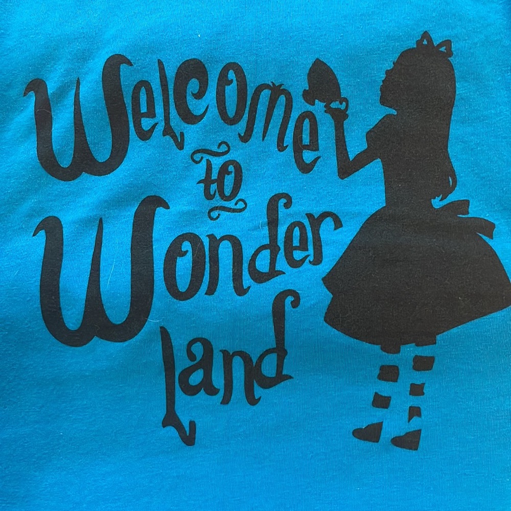 Tri Delta Sorority T-shirt welcome to Wonderland M